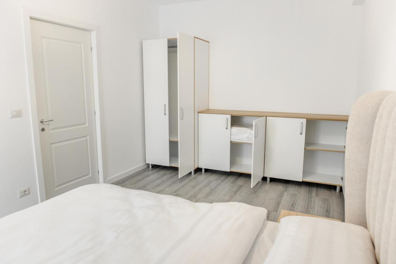 Samplus Central Apartment Крайова Екстериор снимка